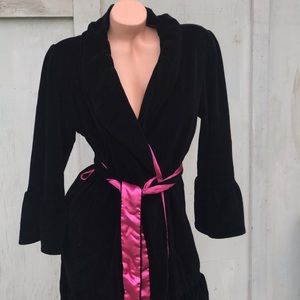 New Betsey Johnson black velvet pink satin ruffle robe deadstock